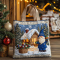 Bolsa tote matelassê com gnomo em cabana nevada
