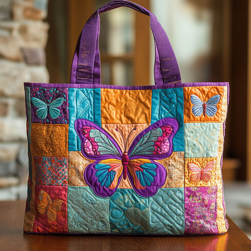 Bolsa Tote Matelassê com Patch de Borboleta Arco-Íris