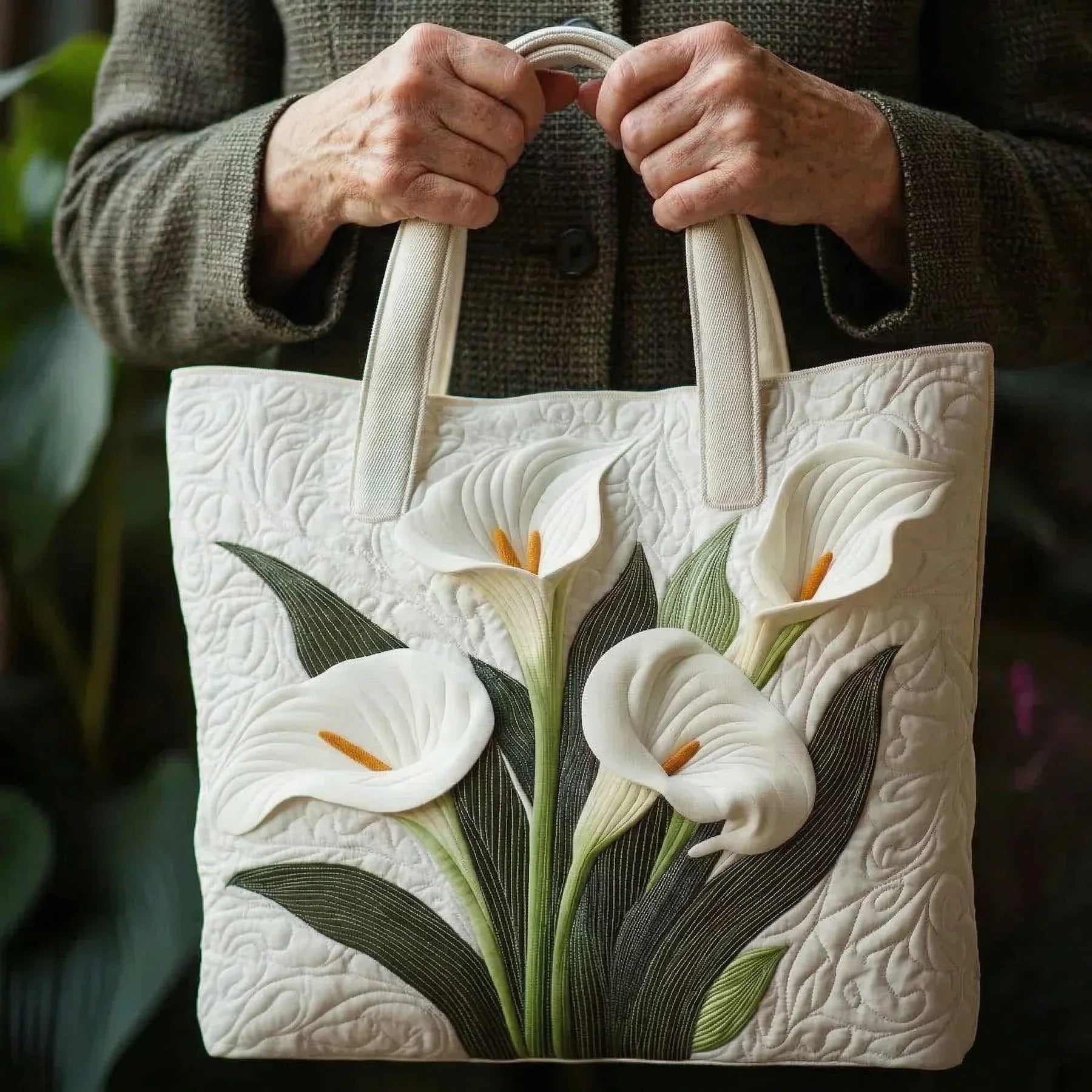 Bolsa Tote Matelassê - Lírios Calla Brancos