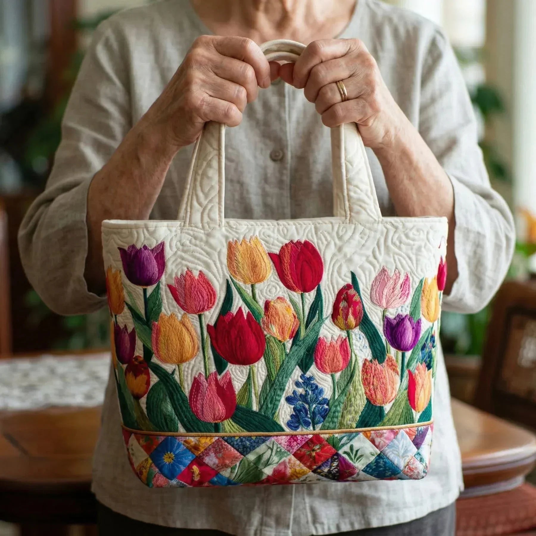 Bolsa Tote Matelassê - Jardim de Tulipas