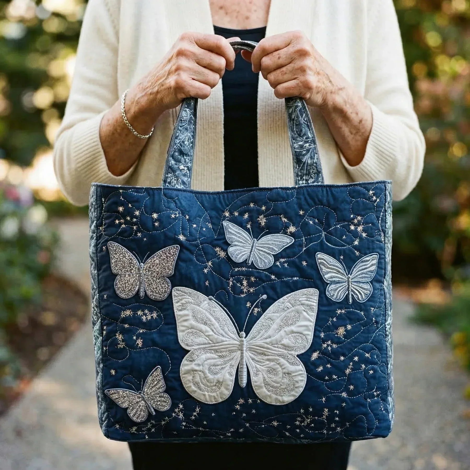 Bolsa Tote Matelassê - Borboleta Prateada